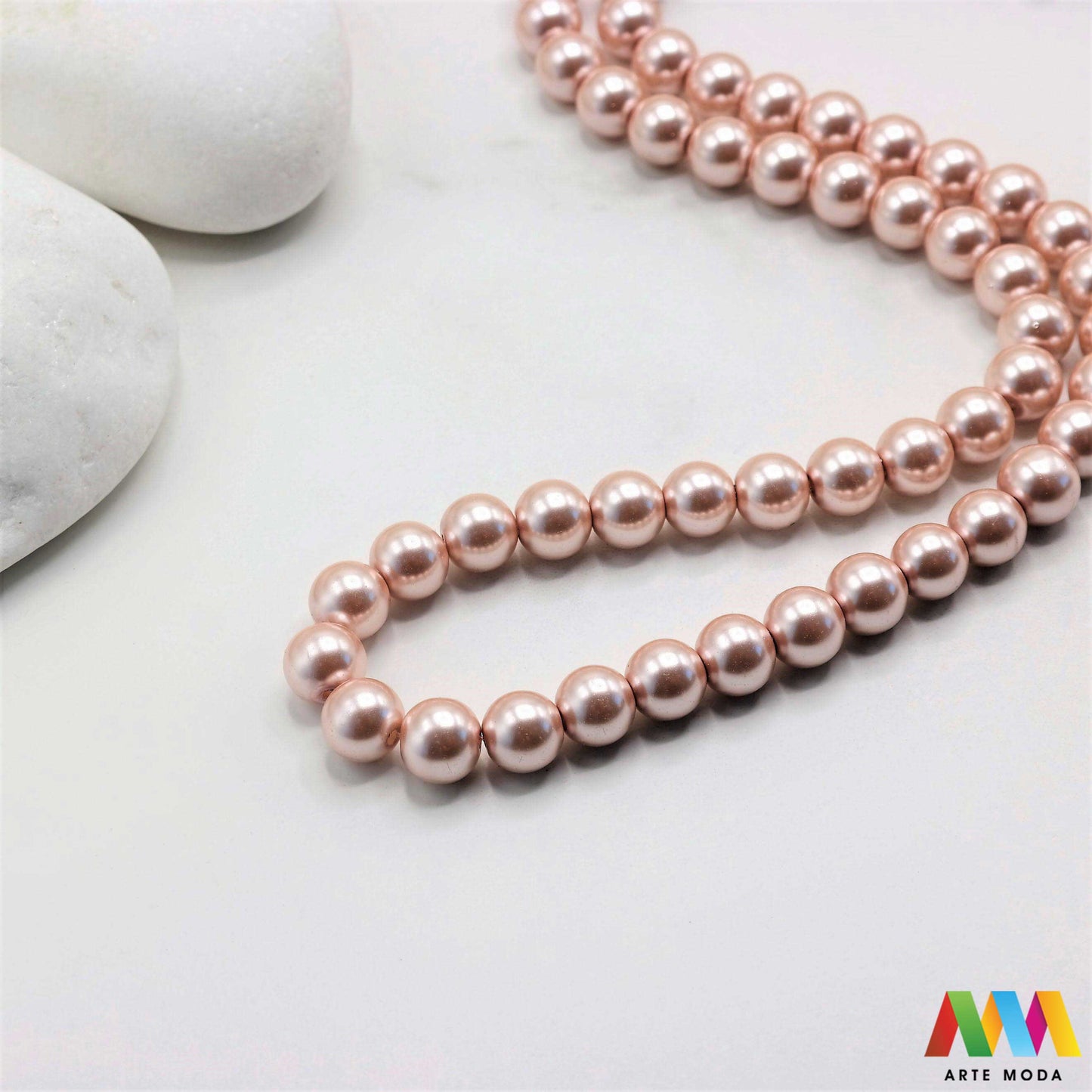 stakleni biseri niz staklo biser perle biserne zrna zrno perla staklene imitacija bisera sedefaste vjenčani nakit klasični DIY ogrlice bijeli u boji bisernim sjajem izrada nakita umjetni Za klasičnu eleganciju birajte staklene bisere imitacija bisera ima visok sedefasti sjaj i savršeno je glatka Idealni su za izradu vjenčanog nakita bezvremenskih ogrlica i narukvica raznim veličinama i bojama ovi biseri unose dašak luksuza u svaki uradi sam projekt Počnite nizati svoju eleganciju arte moda repromaterijal