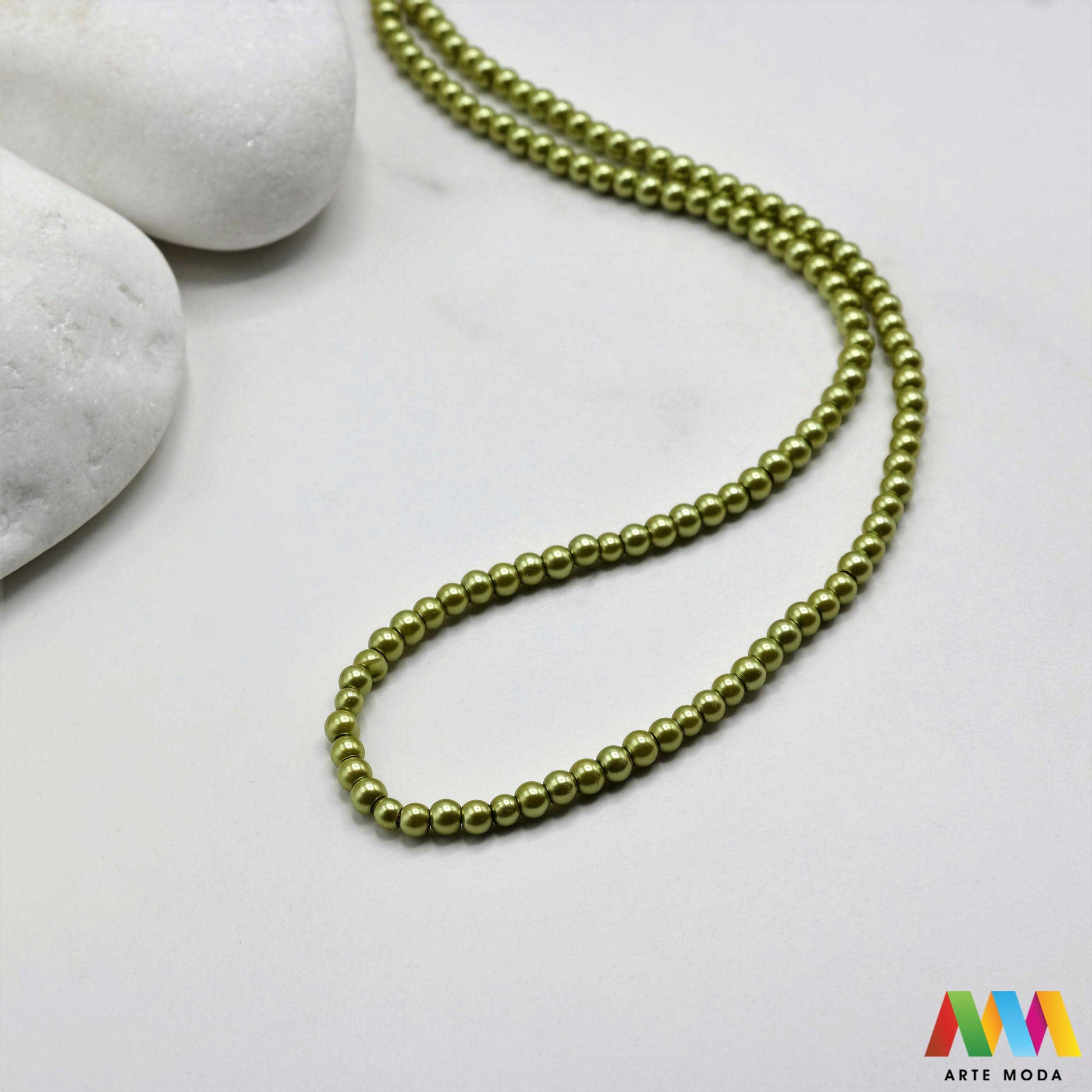 stakleni biseri niz staklo biser perle biserne zrna zrno perla staklene imitacija bisera sedefaste vjenčani nakit klasični DIY ogrlice bijeli u boji bisernim sjajem izrada nakita umjetni Za klasičnu eleganciju birajte staklene bisere imitacija bisera ima visok sedefasti sjaj i savršeno je glatka Idealni su za izradu vjenčanog nakita bezvremenskih ogrlica i narukvica raznim veličinama i bojama ovi biseri unose dašak luksuza u svaki uradi sam projekt Počnite nizati svoju eleganciju arte moda repromaterijal