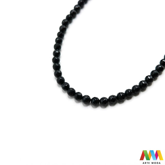 oniks onyx kristal kvarc kalcedon poludrago kamenje repromaterijal poludragi ukrasni kamen mineral crne perle crni muški nakit zaštite uzemljenje snaga izrada DIY mat sjajni narukvice ogrlice Otkrijte moć Oniksa Ovaj crni poludragi kamen simbolizira snagu zaštitu i uzemljenje Njegova duboka boja i elegantan finiš (mat/sjajni) savršeni su za sofisticirani muški i unisex nakit Birajte mat ili sjajne perle od Oniksa i unesite dozu klasične elegancije u svoj uradi sam nakit arte moda repromaterijal