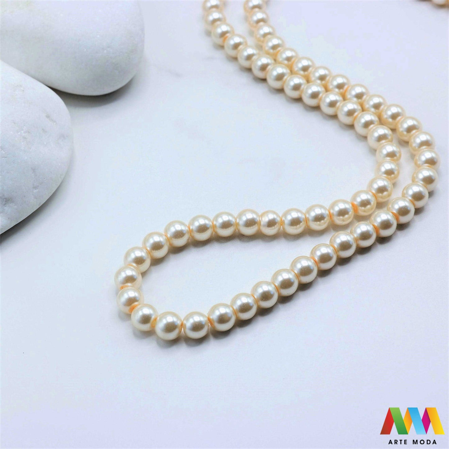 stakleni biseri niz staklo biser perle biserne zrna zrno perla staklene imitacija bisera sedefaste vjenčani nakit klasični DIY ogrlice bijeli u boji bisernim sjajem izrada nakita umjetni Za klasičnu eleganciju birajte staklene bisere imitacija bisera ima visok sedefasti sjaj i savršeno je glatka Idealni su za izradu vjenčanog nakita bezvremenskih ogrlica i narukvica raznim veličinama i bojama ovi biseri unose dašak luksuza u svaki uradi sam projekt Počnite nizati svoju eleganciju arte moda repromaterijal