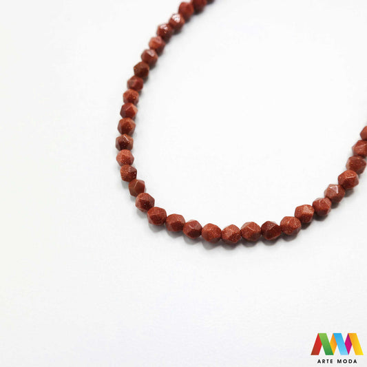 sunčev kamen poludragi sunca sunstone ljekovito kamenje kristali mineral nakit perle privjesci radost optimizam sreća energija pozitivnost meditaciju narukvica čakre prirodni sunca blistavi poludragi kamen toplom narančasto-zlatnom sjaju i inkluzijama koje podsjećaju na sunčeve zrake Sunčev kamen donosi radost optimizam i vitalnost te da pojačava osobnu snagu i karizmu izradu nakita koji zrači pozitivnom energijom i kao moćan saveznik u meditaciji za podizanje raspoloženja arte moda repromaterijal
