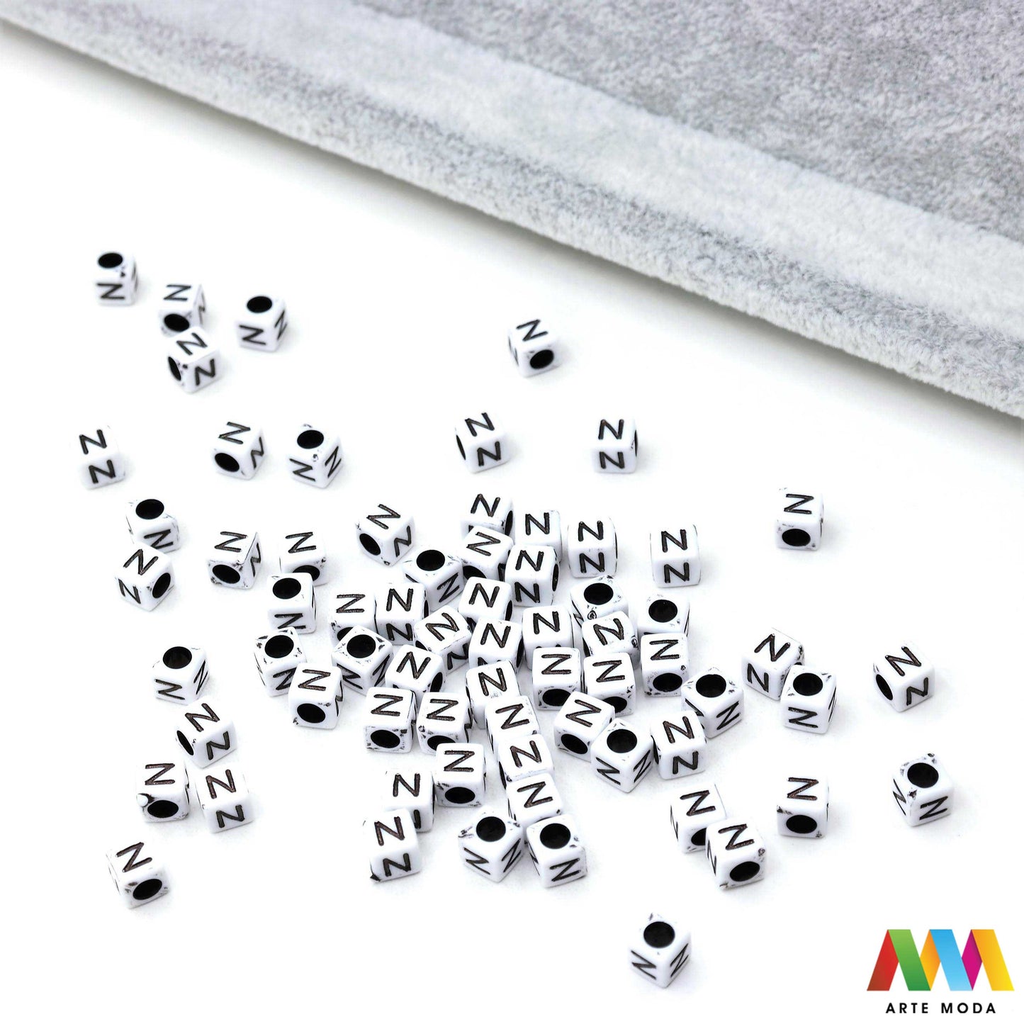 slova brojevi plastične nizanje imenom narukvice prijateljstva dječji nakit personalizirani kockaste perle okrugle abeceda DIY ručni rad izrada mix mješana Stvorite personalizirani nakit s našim plastičnim slovima i brojevima Perle u obliku kocki i krugova idealne su za izradu narukvica s imenom i porukama Lagane su šarene i savršene za dječji nakit i narukvice prijateljstva Lako nizanje za maksimalnu uradi sam zabavu arte moda repromaterijal