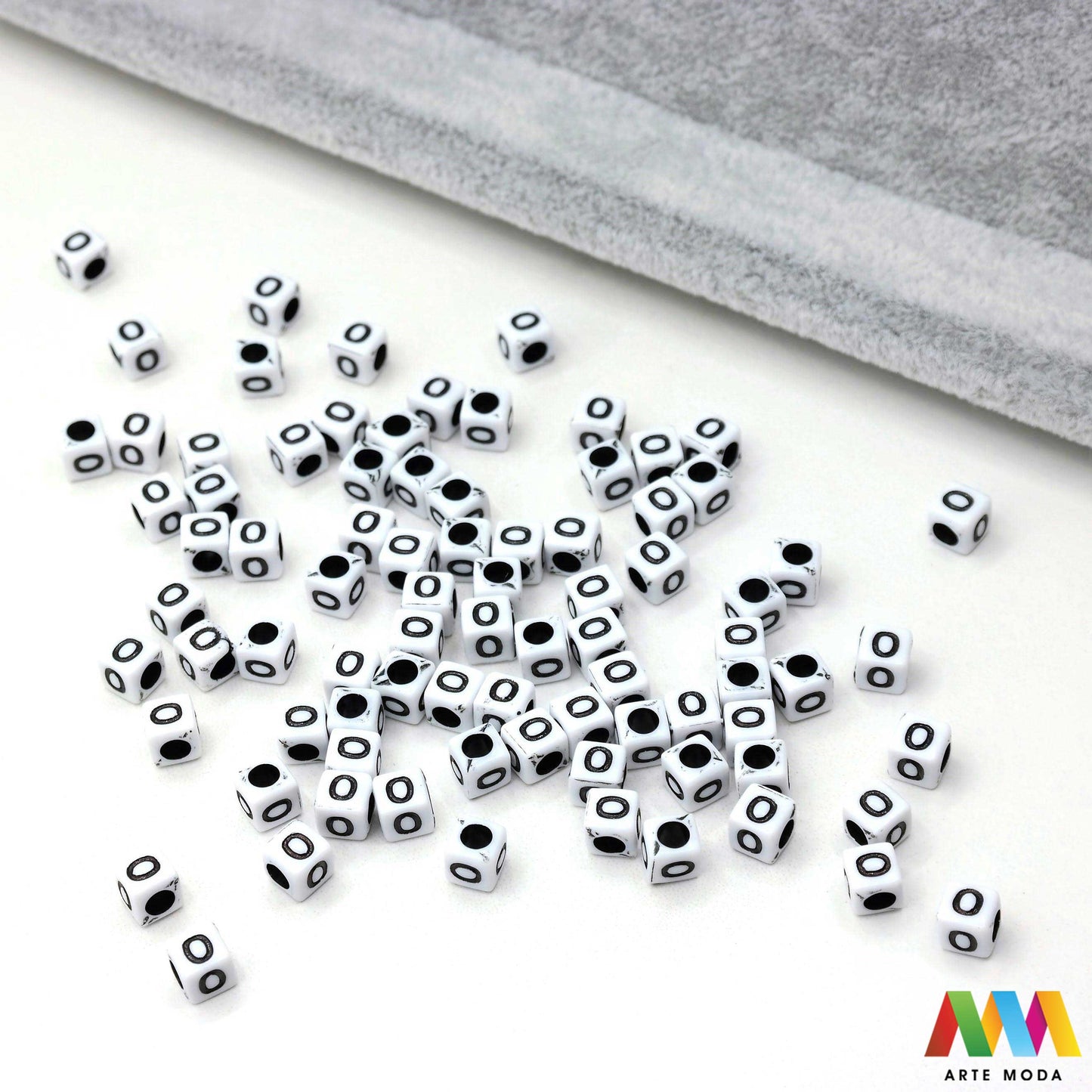 slova brojevi plastične nizanje imenom narukvice prijateljstva dječji nakit personalizirani kockaste perle okrugle abeceda DIY ručni rad izrada mix mješana Stvorite personalizirani nakit s našim plastičnim slovima i brojevima Perle u obliku kocki i krugova idealne su za izradu narukvica s imenom i porukama Lagane su šarene i savršene za dječji nakit i narukvice prijateljstva Lako nizanje za maksimalnu uradi sam zabavu arte moda repromaterijal