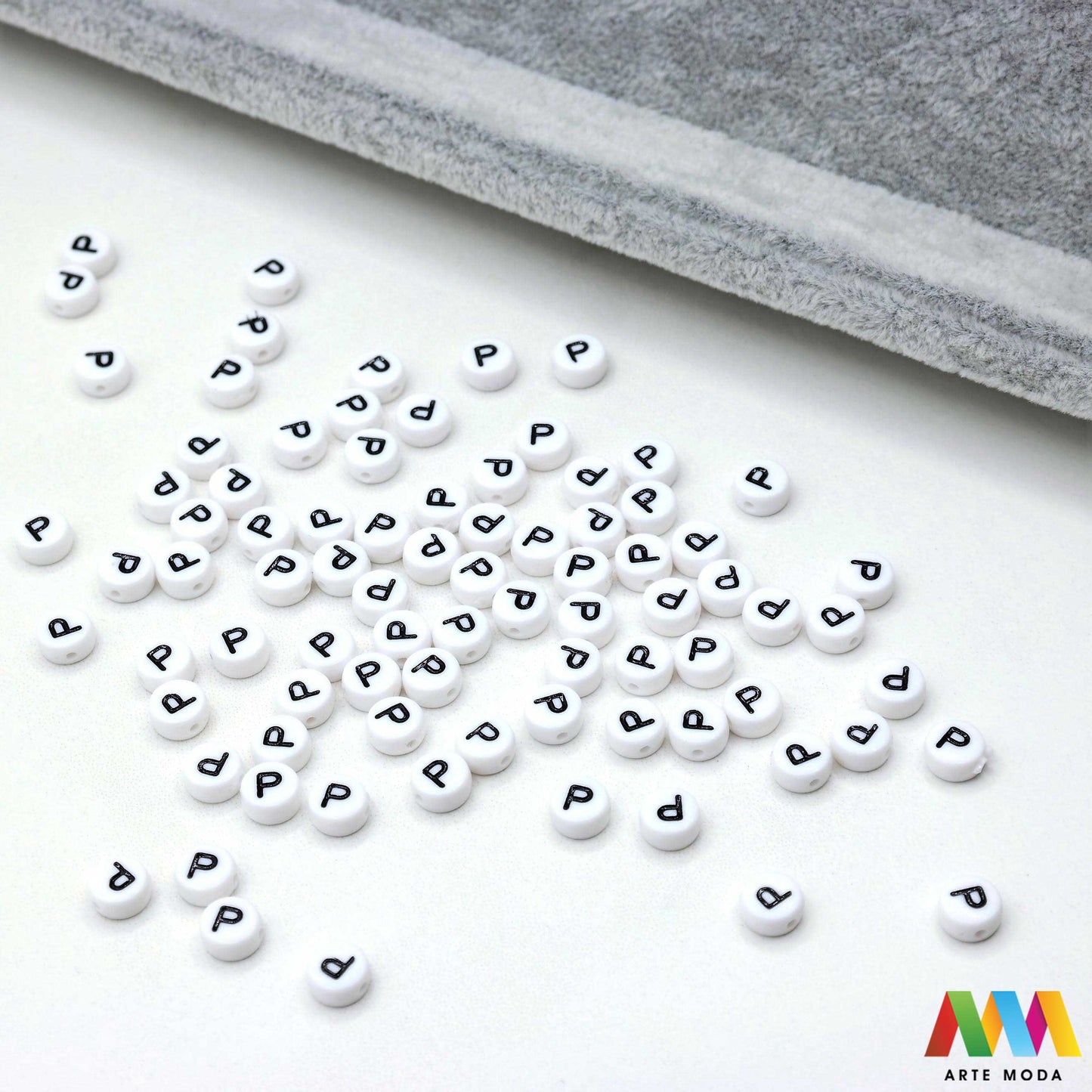 slova brojevi plastične nizanje imenom narukvice prijateljstva dječji nakit personalizirani kockaste perle okrugle abeceda DIY ručni rad izrada mix mješana Stvorite personalizirani nakit s našim plastičnim slovima i brojevima Perle u obliku kocki i krugova idealne su za izradu narukvica s imenom i porukama Lagane su šarene i savršene za dječji nakit i narukvice prijateljstva Lako nizanje za maksimalnu uradi sam zabavu arte moda repromaterijal