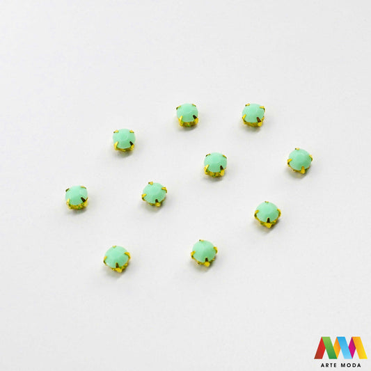 cirkoni stakleni metalni kalup blještavo sjajno perle privjesci rhinestones šivanje lijepljenje nakit glamur kostimi dekoracije ukrasi kalupu cirkon kopči blještavi Postignite maksimalan sjaj s staklenim cirkonima u metalnom kalupu Ovi blještavi cirkoni su sigurno fiksirani i spremni za šivanje lijepljenje ili nizanje Idealni za izradu glamuroznog nakita ukrašavanje kostima i svečane dekoracije Brz jednostavan i elegantan put do blistavog "uradi sam" projekta arte moda repromaterijal