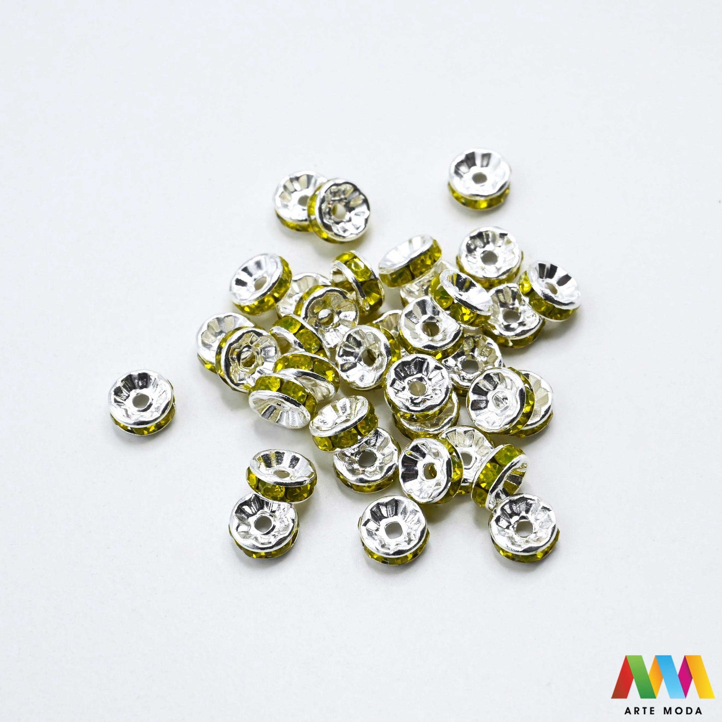 razdjelnik umetak spacer metalne izrada nakita DIY nakit distanceri metalni pribor separatori srebrne zlatne šajbice metalni za perle razmaknice komponente metal Mali ali ključni za profesionalan nakit Metalni umetci razdjelnici spacer perle služe za stvaranje razmaka i dodavanje sjaja perlama Sprječavaju trenje i ističu poludrago kamenje Neophodan element za izradu narukvica i ogrlica koje izgledaju bogatije i elegantnije arte moda repromaterijal