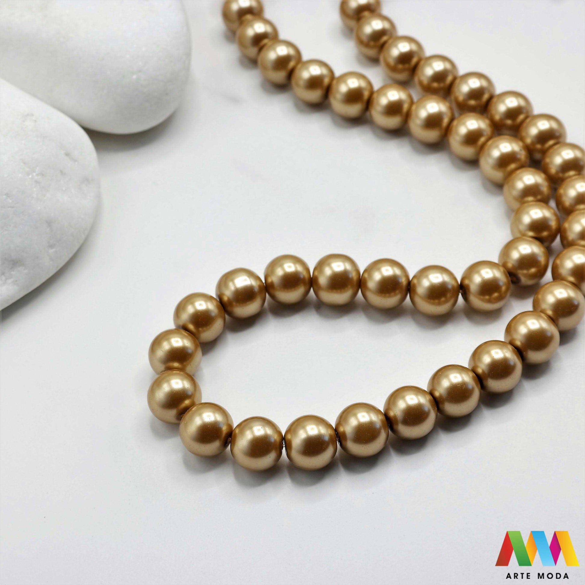 stakleni biseri niz staklo biser perle biserne zrna zrno perla staklene imitacija bisera sedefaste vjenčani nakit klasični DIY ogrlice bijeli u boji bisernim sjajem izrada nakita umjetni Za klasičnu eleganciju birajte staklene bisere imitacija bisera ima visok sedefasti sjaj i savršeno je glatka Idealni su za izradu vjenčanog nakita bezvremenskih ogrlica i narukvica raznim veličinama i bojama ovi biseri unose dašak luksuza u svaki uradi sam projekt Počnite nizati svoju eleganciju arte moda repromaterijal