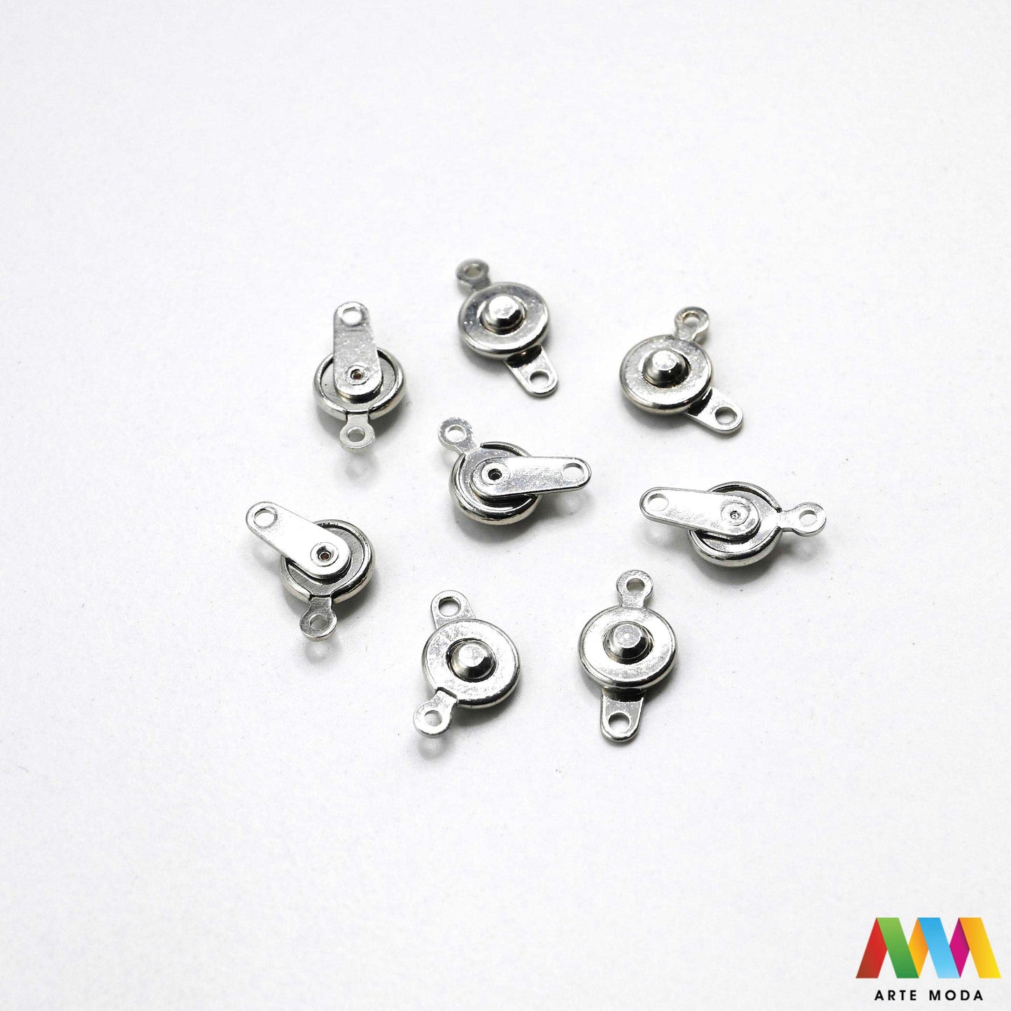 kopče metalne karabiner togl magnet kukice narukvice ogrlice zatvarači nakit DIY metalni pribor spajanje nakita srebrne zlatne karabin magnetne završne kopča narukvica ogrlica Osigurajte svoj nakit Metalne kopče su esencijalne za sigurno završavanje ogrlica i narukvica Birajte između karabin kopči pouzdanost magnetnih kopči lakoća i togl kopči stil Kvalitetni zatvarači u raznim bojama temelj svakog uradi sam nakit projekta arte moda repromaterijal