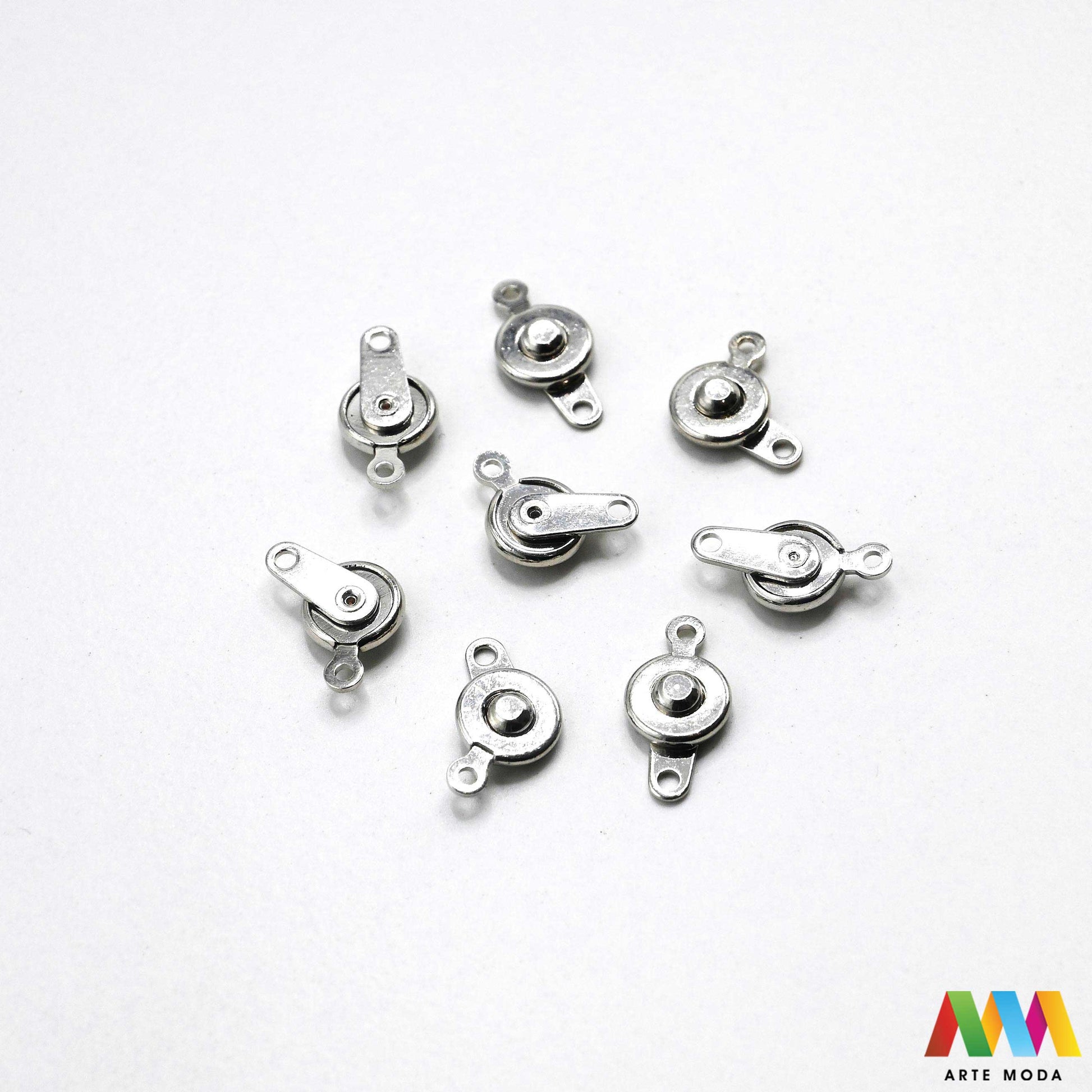 kopče metalne karabiner togl magnet kukice narukvice ogrlice zatvarači nakit DIY metalni pribor spajanje nakita srebrne zlatne karabin magnetne završne kopča narukvica ogrlica Osigurajte svoj nakit Metalne kopče su esencijalne za sigurno završavanje ogrlica i narukvica Birajte između karabin kopči pouzdanost magnetnih kopči lakoća i togl kopči stil Kvalitetni zatvarači u raznim bojama temelj svakog uradi sam nakit projekta arte moda repromaterijal