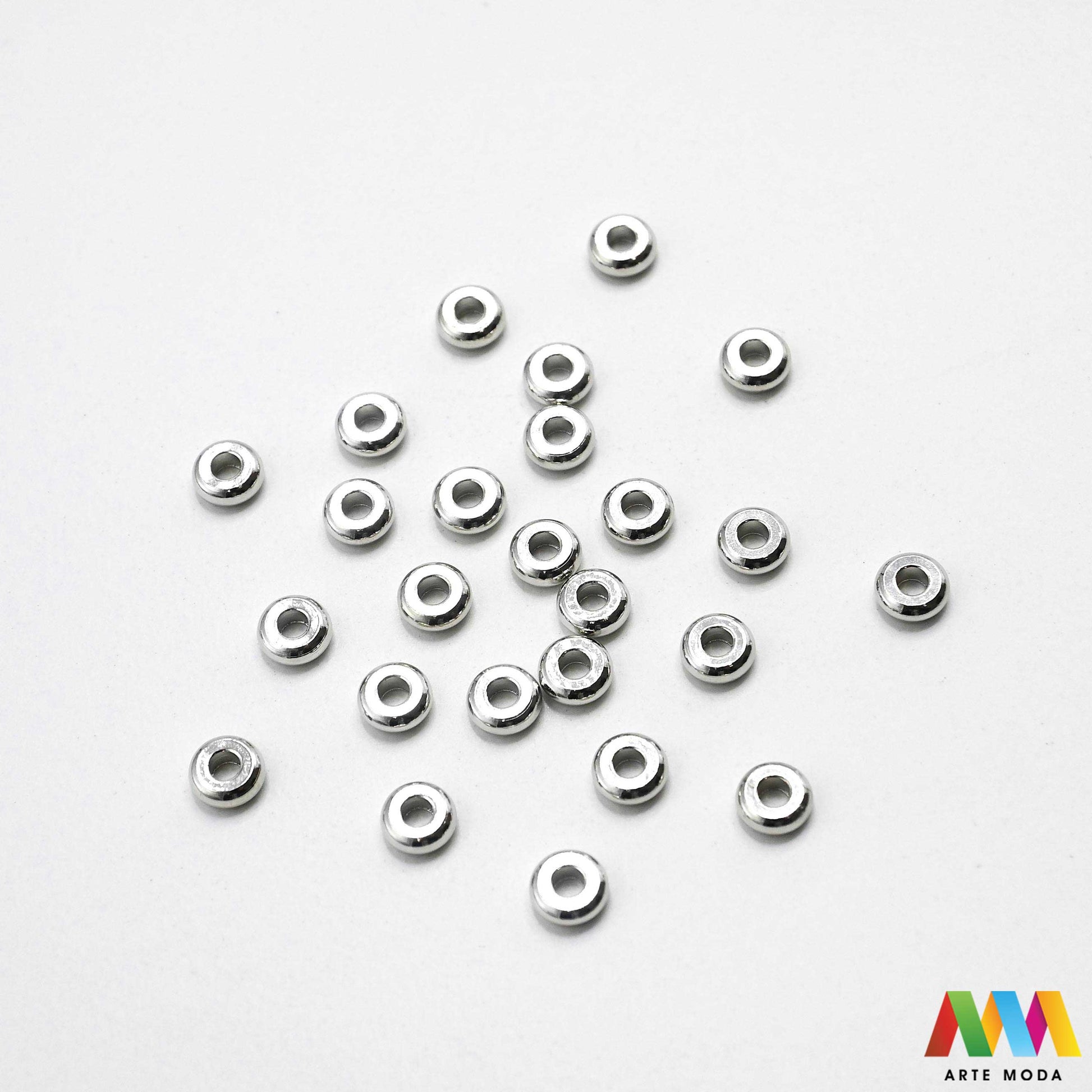 razdjelnik umetak spacer metalne izrada nakita DIY nakit distanceri metalni pribor separatori srebrne zlatne šajbice metalni za perle razmaknice komponente metal Mali ali ključni za profesionalan nakit Metalni umetci razdjelnici spacer perle služe za stvaranje razmaka i dodavanje sjaja perlama Sprječavaju trenje i ističu poludrago kamenje Neophodan element za izradu narukvica i ogrlica koje izgledaju bogatije i elegantnije arte moda repromaterijal