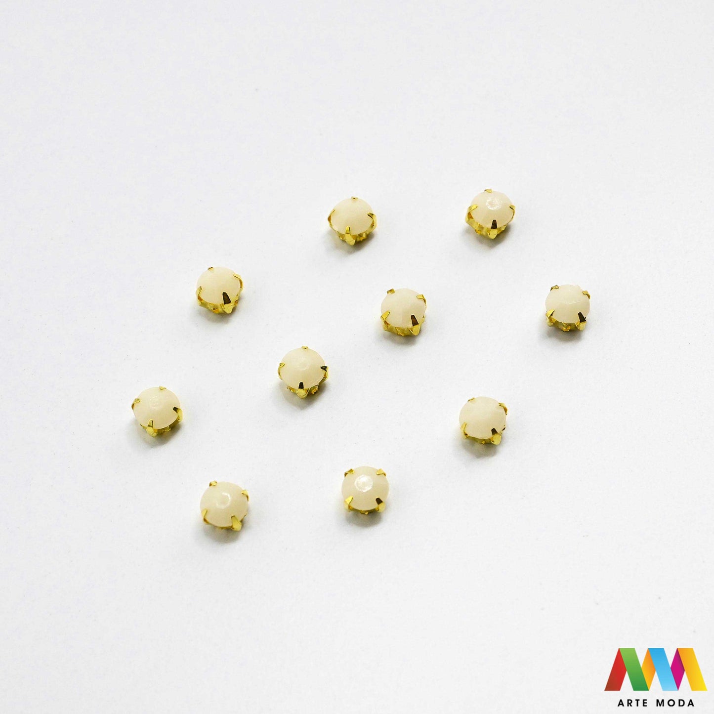 cirkoni stakleni metalni kalup blještavo sjajno perle privjesci rhinestones šivanje lijepljenje nakit glamur kostimi dekoracije ukrasi kalupu cirkon kopči blještavi Postignite maksimalan sjaj s staklenim cirkonima u metalnom kalupu Ovi blještavi cirkoni su sigurno fiksirani i spremni za šivanje lijepljenje ili nizanje Idealni za izradu glamuroznog nakita ukrašavanje kostima i svečane dekoracije Brz jednostavan i elegantan put do blistavog "uradi sam" projekta arte moda repromaterijal