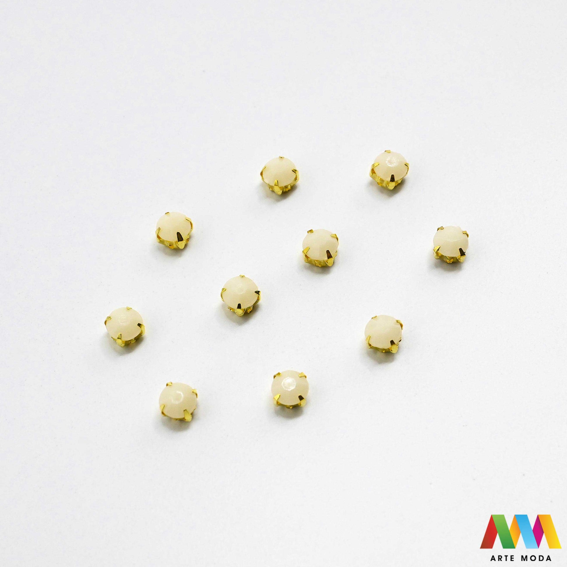 cirkoni stakleni metalni kalup blještavo sjajno perle privjesci rhinestones šivanje lijepljenje nakit glamur kostimi dekoracije ukrasi kalupu cirkon kopči blještavi Postignite maksimalan sjaj s staklenim cirkonima u metalnom kalupu Ovi blještavi cirkoni su sigurno fiksirani i spremni za šivanje lijepljenje ili nizanje Idealni za izradu glamuroznog nakita ukrašavanje kostima i svečane dekoracije Brz jednostavan i elegantan put do blistavog "uradi sam" projekta arte moda repromaterijal