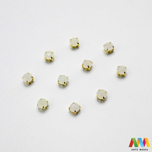 cirkoni stakleni metalni kalup blještavo sjajno perle privjesci rhinestones šivanje lijepljenje nakit glamur kostimi dekoracije ukrasi kalupu cirkon kopči blještavi Postignite maksimalan sjaj s staklenim cirkonima u metalnom kalupu Ovi blještavi cirkoni su sigurno fiksirani i spremni za šivanje lijepljenje ili nizanje Idealni za izradu glamuroznog nakita ukrašavanje kostima i svečane dekoracije Brz jednostavan i elegantan put do blistavog "uradi sam" projekta arte moda repromaterijal