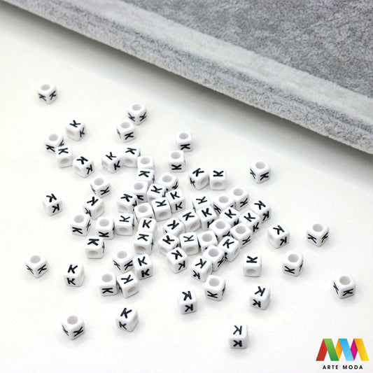 slova brojevi plastične nizanje imenom narukvice prijateljstva dječji nakit personalizirani kockaste perle okrugle abeceda DIY ručni rad izrada mix mješana Stvorite personalizirani nakit s našim plastičnim slovima i brojevima Perle u obliku kocki i krugova idealne su za izradu narukvica s imenom i porukama Lagane su šarene i savršene za dječji nakit i narukvice prijateljstva Lako nizanje za maksimalnu uradi sam zabavu arte moda repromaterijal