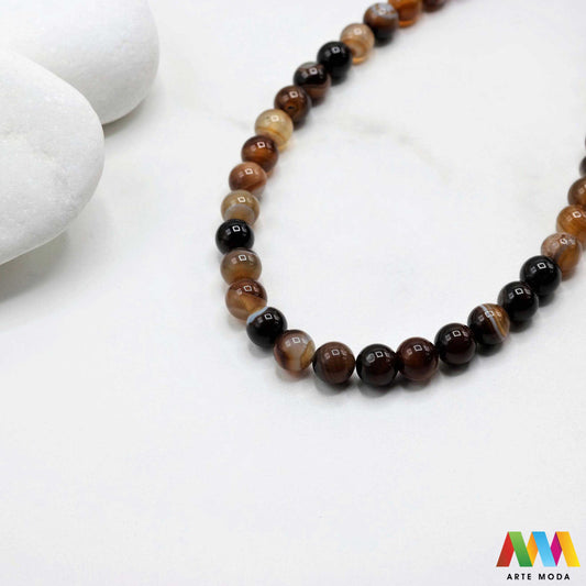 poludragi kamen ahat kristal kalcedon polu dragi poludrago kamenje dragulj mineral kvarc prirodni meditacija čakra zaštita snaga ravnoteža ljekovito perle stabilnost ahata jednog od najraznovrsnijih najljepših poludragih kamenja jedinstvenim trakama slojevima i šarenim uzorcima ahat je kamen stabilnosti uzemljenja i zaštite ahat u različitim oblicima od brušenih perli i glatkih kabošona do sirovih komada savršenih za izradu nakita meditaciju ili kao ukrasni element u vašem prostoru arte moda repromaterijal