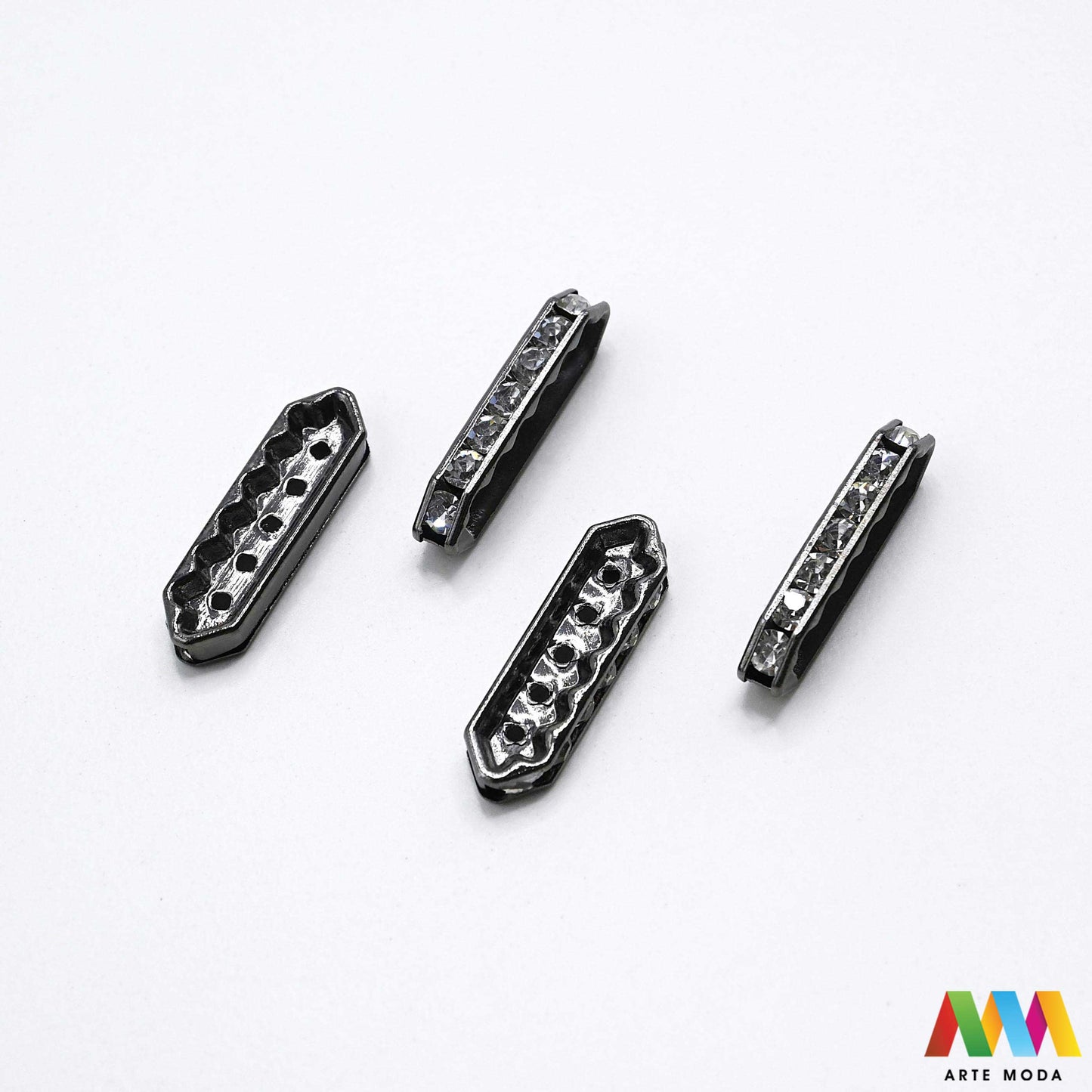 razdjelnik umetak spacer metalne izrada nakita DIY nakit distanceri metalni pribor separatori srebrne zlatne šajbice metalni za perle razmaknice komponente metal Mali ali ključni za profesionalan nakit Metalni umetci razdjelnici spacer perle služe za stvaranje razmaka i dodavanje sjaja perlama Sprječavaju trenje i ističu poludrago kamenje Neophodan element za izradu narukvica i ogrlica koje izgledaju bogatije i elegantnije arte moda repromaterijal