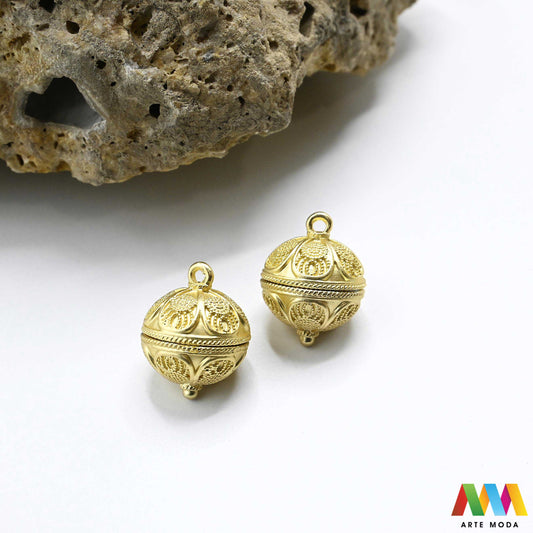 šibenik hrvatski dugme toka suvenir tradicionalni dalmacija tradicija filigran nakit baština hrvatska metal naušnice prstenje ogrlice privjesci tradicijski dalmatinski originalni Šibenski botun puce je najoriginalniji hrvatski suvenir i simbol dalmatinske baštine tradicionalni nakit izrađen je tehnikom filigrana fine obrade metala karakterističan prozračan i elegantan izgled Izradite naušnice prstenje ili privjeske i ponesite komadić povijesti i elegancije Bezvremenski klasik arte moda repromaterijal